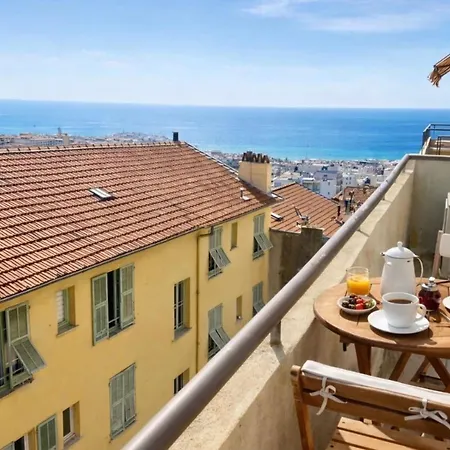 Beautiful View Walking Distance From The Center *