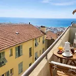 Beautiful View Walking Distance From The Center Apartment