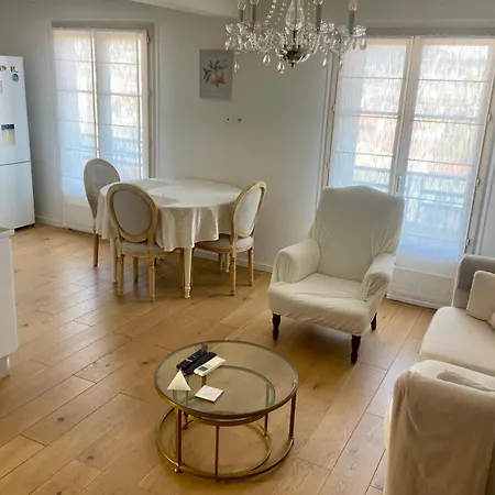 Bright 50 M With Balcony Nizza