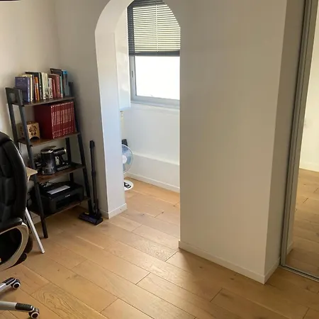 Bright 50 M With Balcony 아파트 *